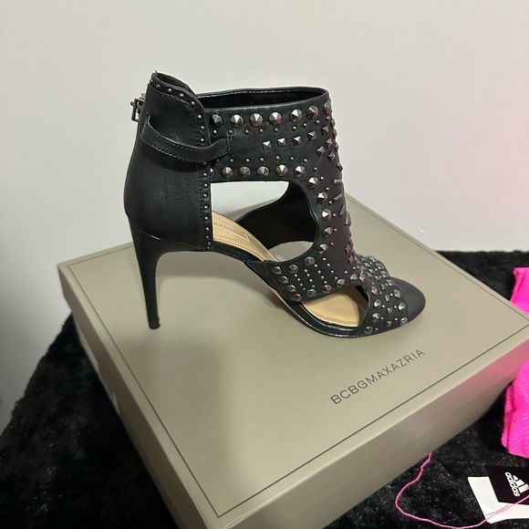 Shoes - Picture 4 of 11